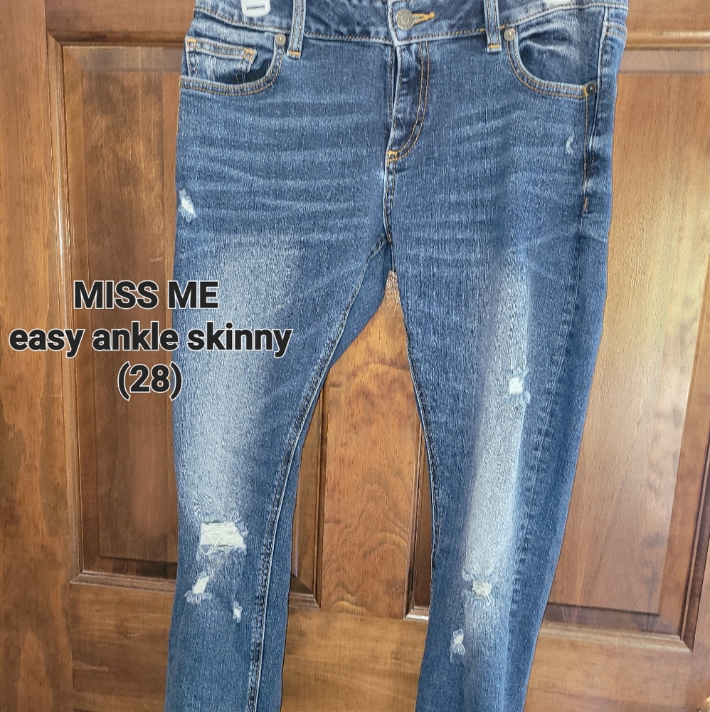 Miss Me Jeans. Easy Ankle Skinny. Size 28. Distressed.